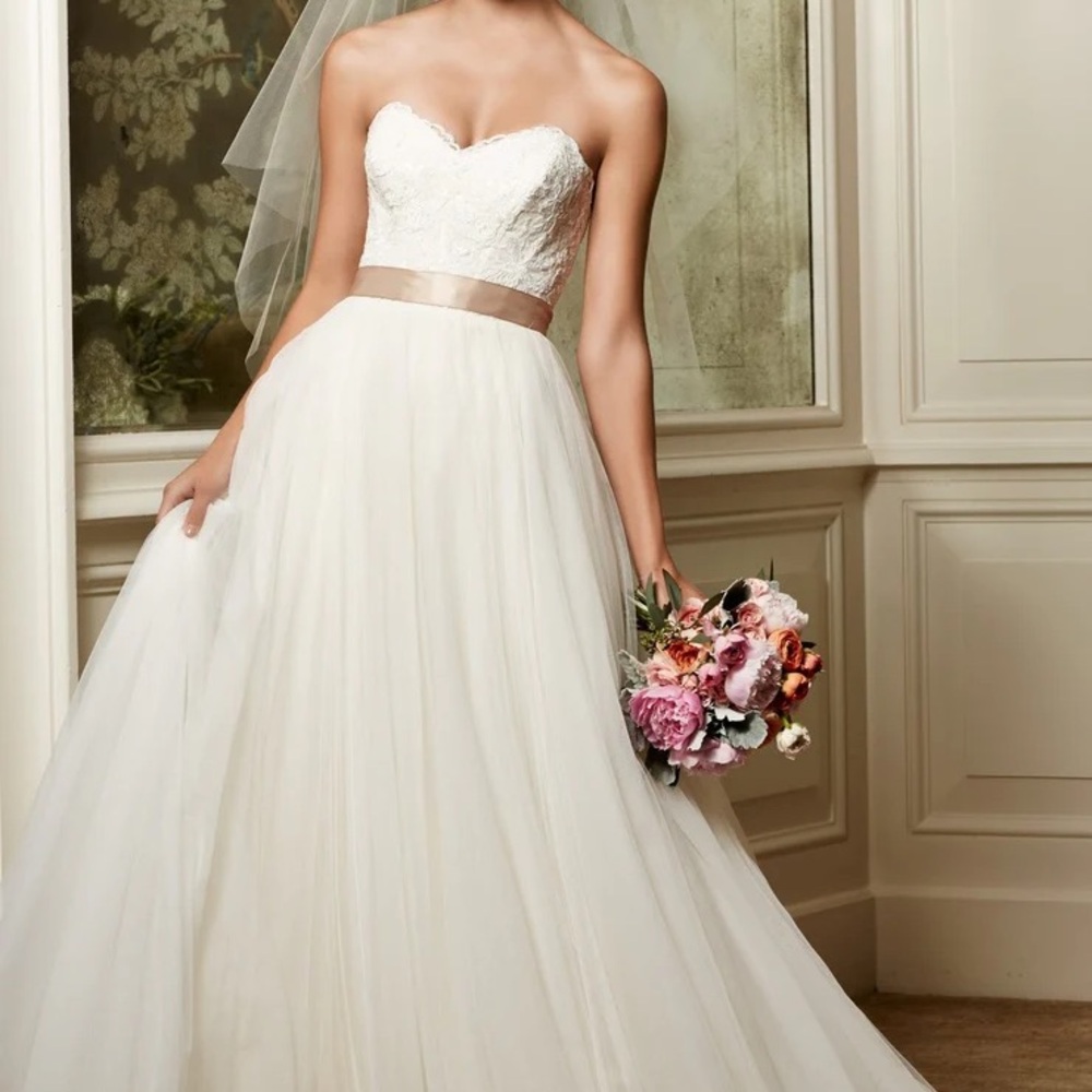 Elegant Strapless Wedding Dress with Lace Bodice
